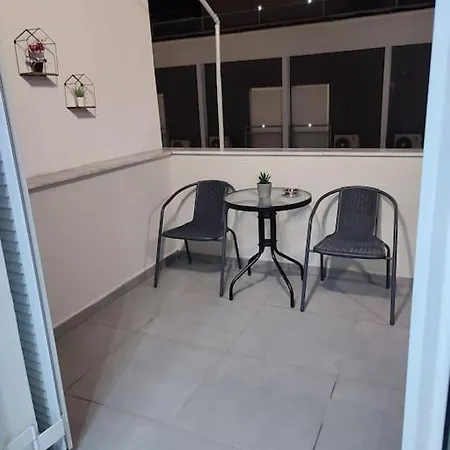 R & K * Tríkala